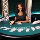 Texas Holdem Poker ကတ်ဂိမ်း ကစားနေသောပြ